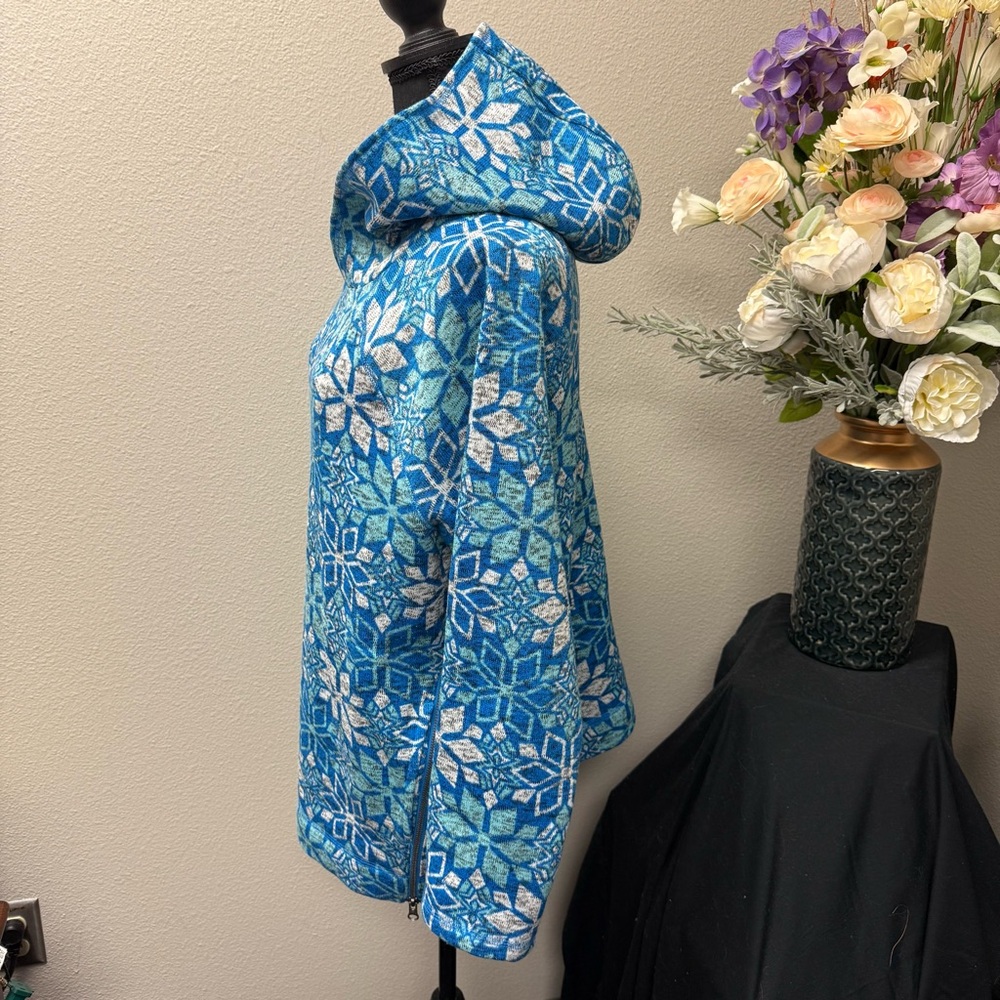 Talbots XL Blue Fleece Hoodie Pullover Snowflake Print Winter Cozy Warm Top - Picture 2 of 8